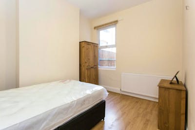 Good-looking double bedroom close to North London College  - Gallery -  1