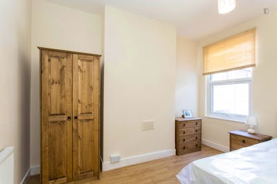 Homely double bedroom close to North London College  - Gallery -  3