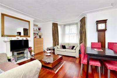 Spacious 2BR garden flat in Chelsea, with private entrance and garden  - Gallery -  1