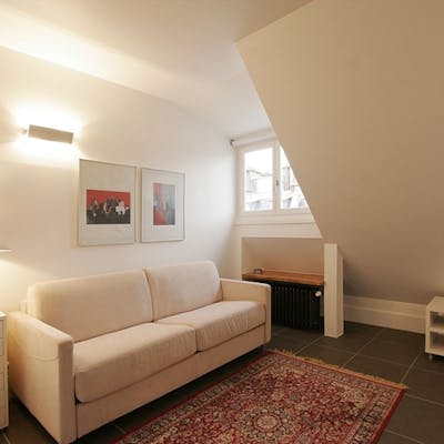 Modern studio apartment in the 16th arrondissement