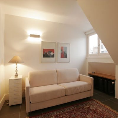 Modern studio apartment in the 16th arrondissement