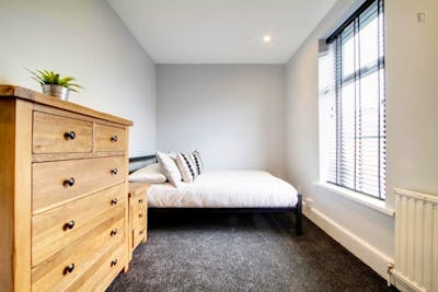 Cool double bedroom near University of Manchester Hall  - Gallery -  1