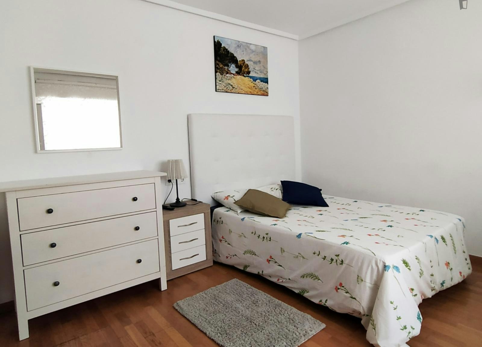 Double bedroom in 5-bedroom apartment