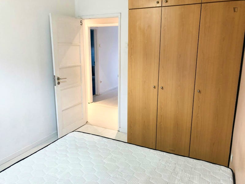 Modern double bedroom in a 6-bedroom flat