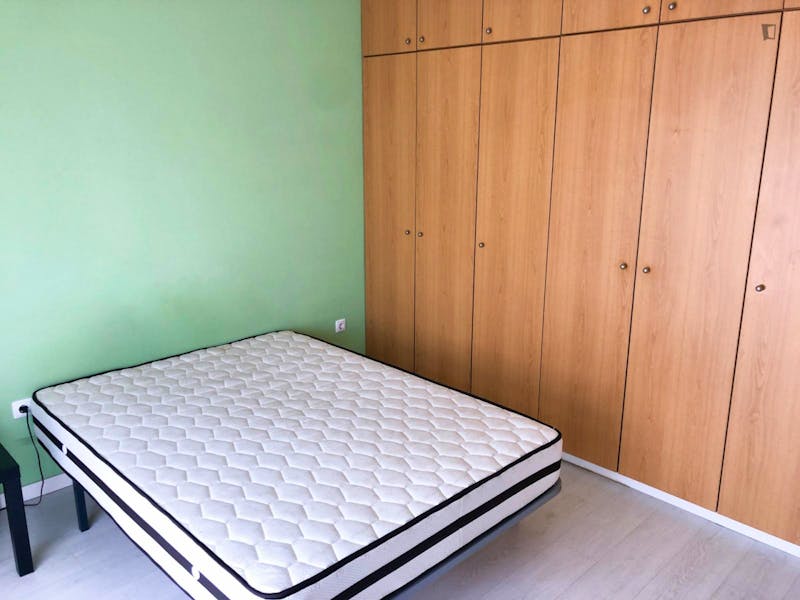 Modern double bedroom in Viseu