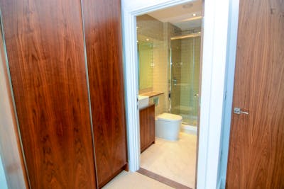Double ensuite bedroom in Isle of Dogs  - Gallery -  2
