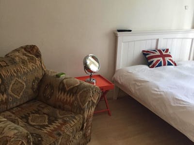 Modern double bedroom in a 5-bedroom apartment near London Business School  - Gallery -  3