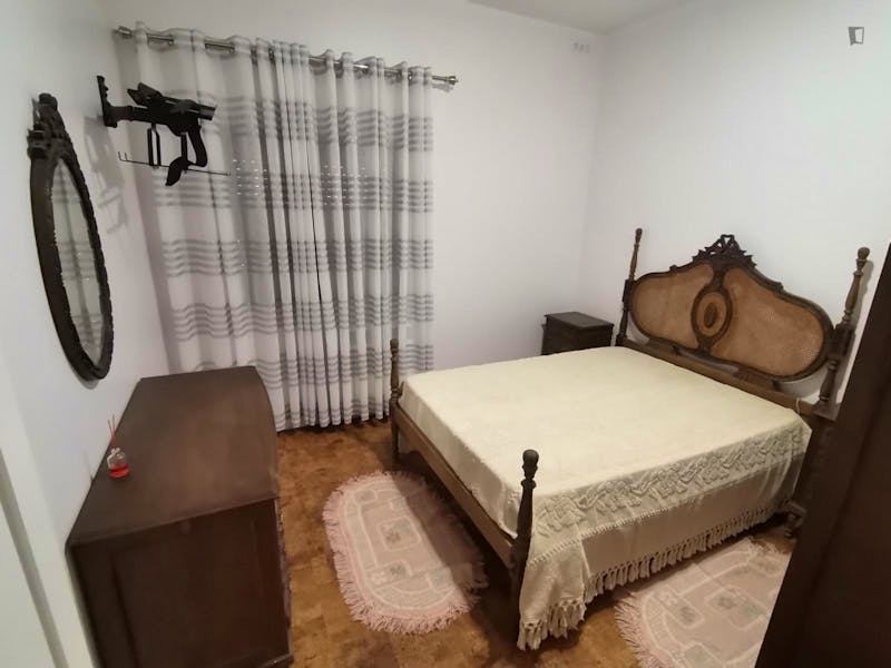 Homely double bedroom in a 2-bedroom house, in Sanfins