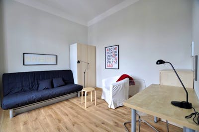 Cleaning service + WiFi incl., Furnished app. in a renovated old building, modern, near Telekom, post office, UNO