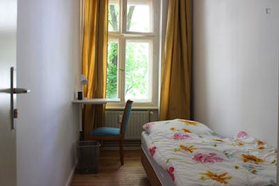 Lovely single bedroom in a 3-bedroom flat, in the Neukölln neighbourhood