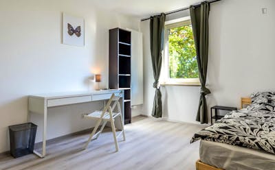 Bright single bedroom in Sendling