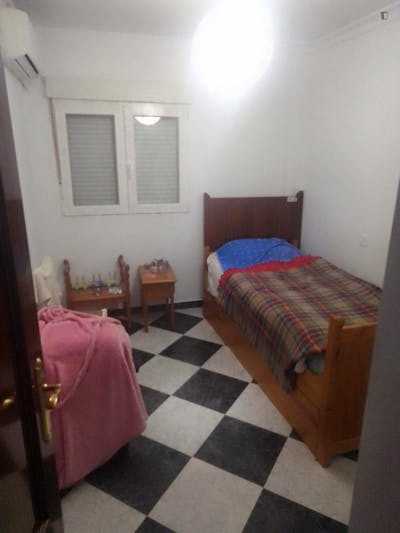 Cosy single bedroom near Jerez de la Frontera Hospital