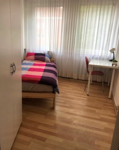 Amazing single-bedroom in a 7-bedroom apartment in Bremen Altstadt next to Wallanlagen Park