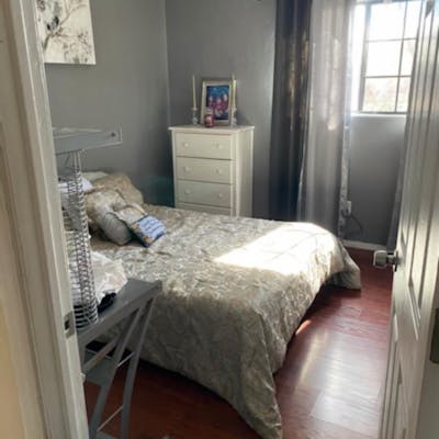 Neat and cosy double bedroom in Groves Lincoln Park