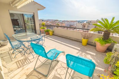 Cannes Stunning 3 BR flat with 50 sqm terrace overlooking the Bay & harbor.