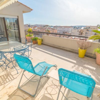 Cannes Stunning 3 BR flat with 50 sqm terrace overlooking the Bay & harbor.