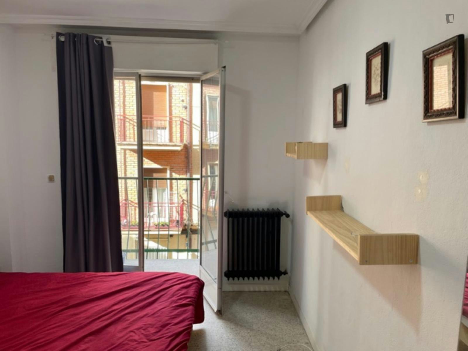 Double bedroom, with balcony, in 7-bedroom apartment