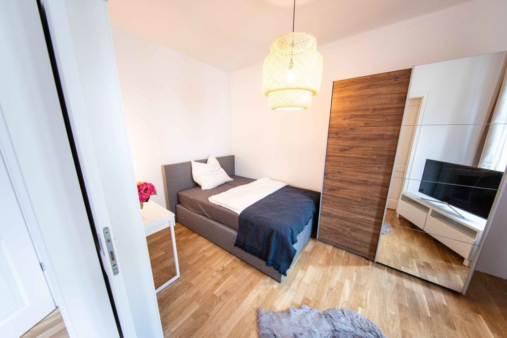 Cozy room in co-living apartment in Frankfurt