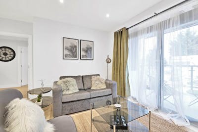 Belmore 2 Bedroom Luxury Apartment with Parking in Stanmore, North West London - 09
