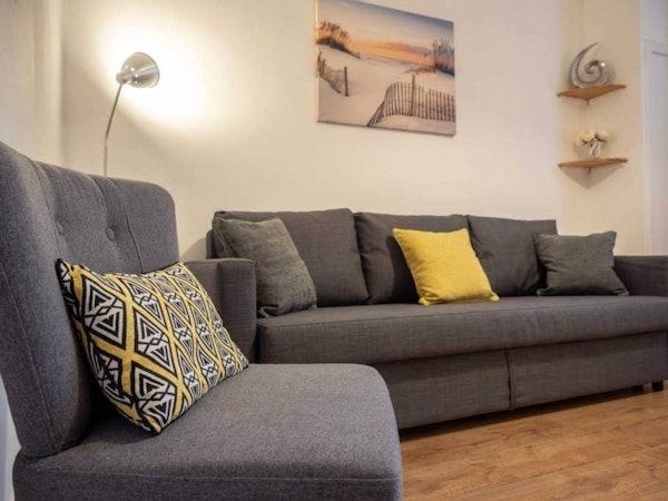 Lovely apartment is a short walk from Dundee University