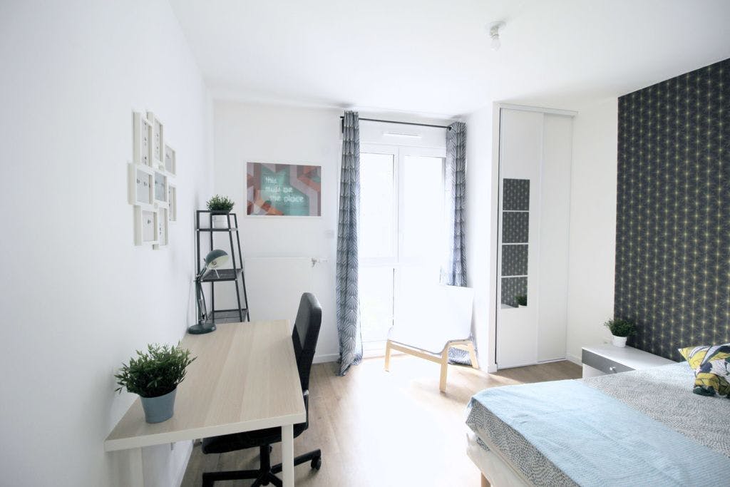 Spacious and luminous room - 12m² - CL33