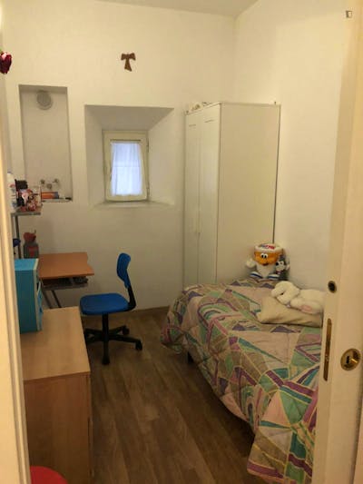 Single bedroom in a 3-bedroom apartment near Battistero di San Giovanni in Fonte