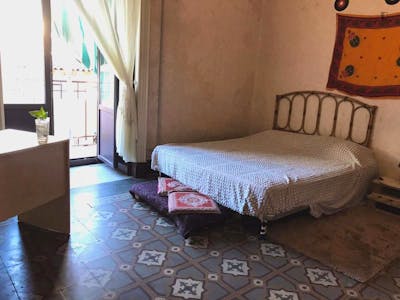 Double bedroom in a 4-bedroom apartment near Fontana dell'Elefante