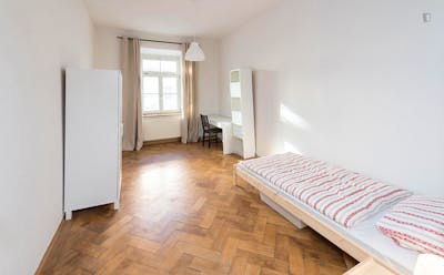 Bright single bedroom near EU Business School Munich
