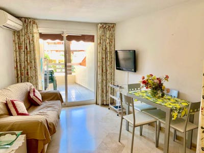 Spacious and bright apartment minutes from the sea, Marbella