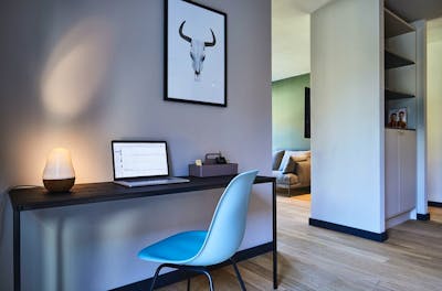Luxury - Design Serviced Apartment