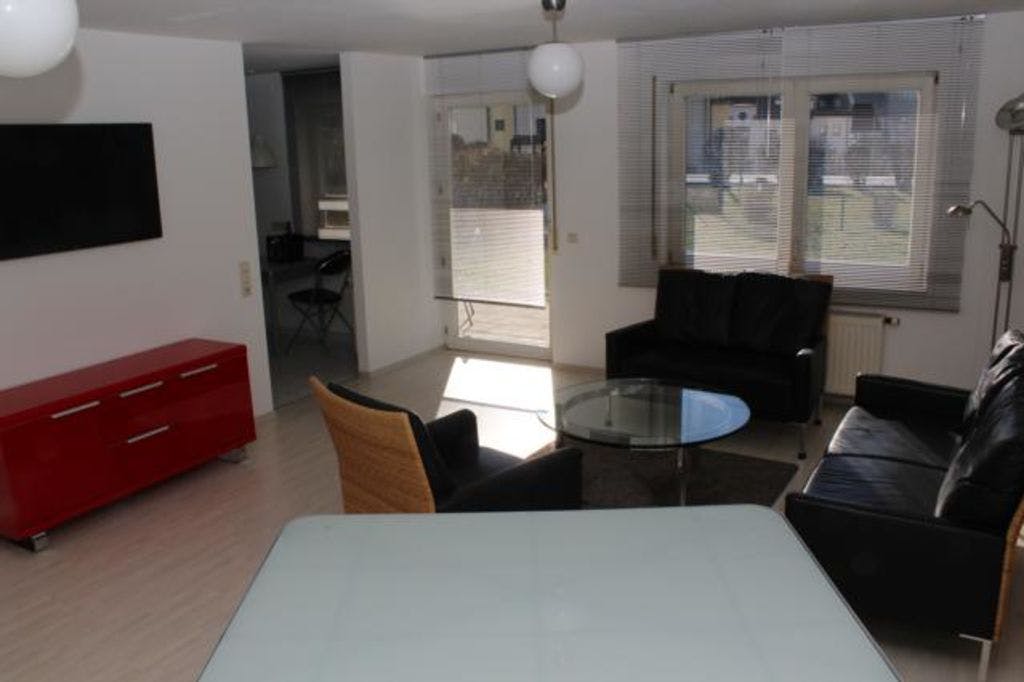 Bright and spacious 2 room apartment with garden