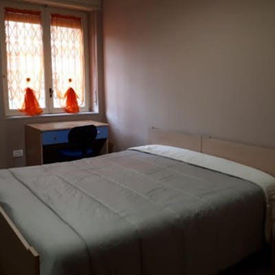 Double bedroom in a 4-bedroom apartment near Chiosco Bellini-Villa Bellini
