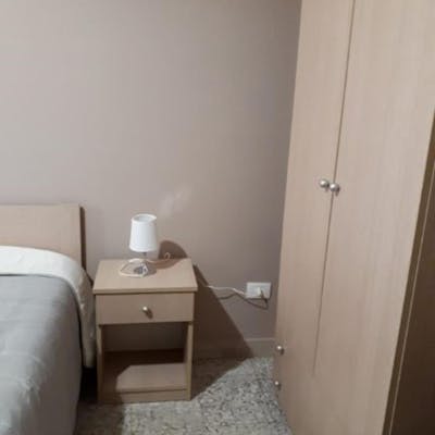Double bedroom in a 4-bedroom apartment near Chiosco Bellini-Villa Bellini