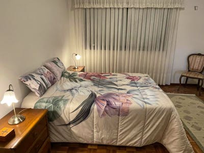 Homely double ensuite bedroom in Vila Nova de Gaia