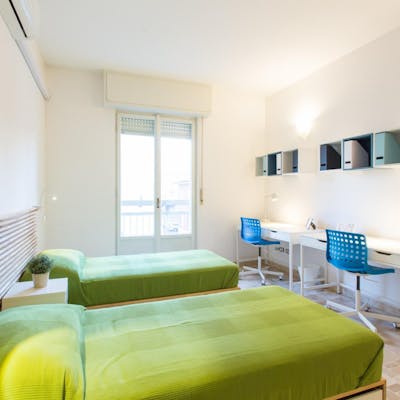 Bed in a nice twin bedroom, near the Certosa train station  - Gallery -  4