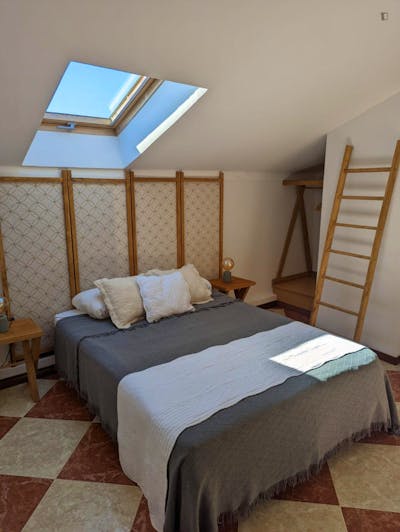 Awesome double ensuite bedroom in Peniche