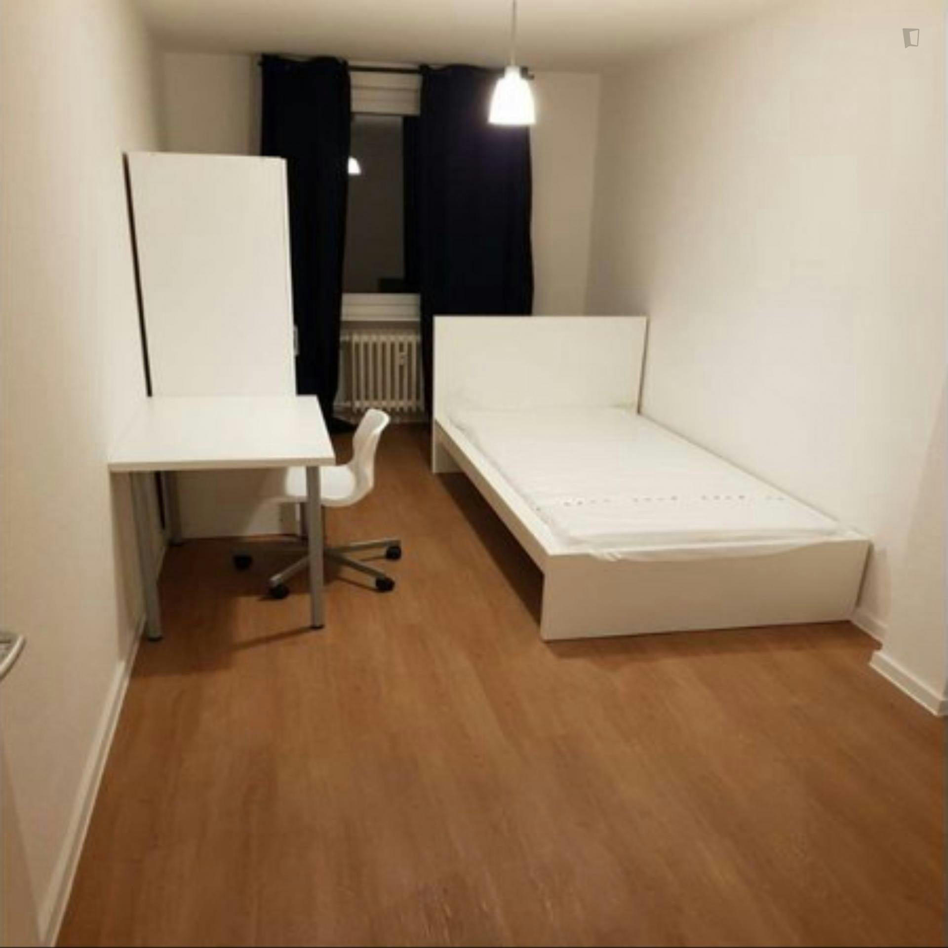 Homely single bedroom in Stellingen