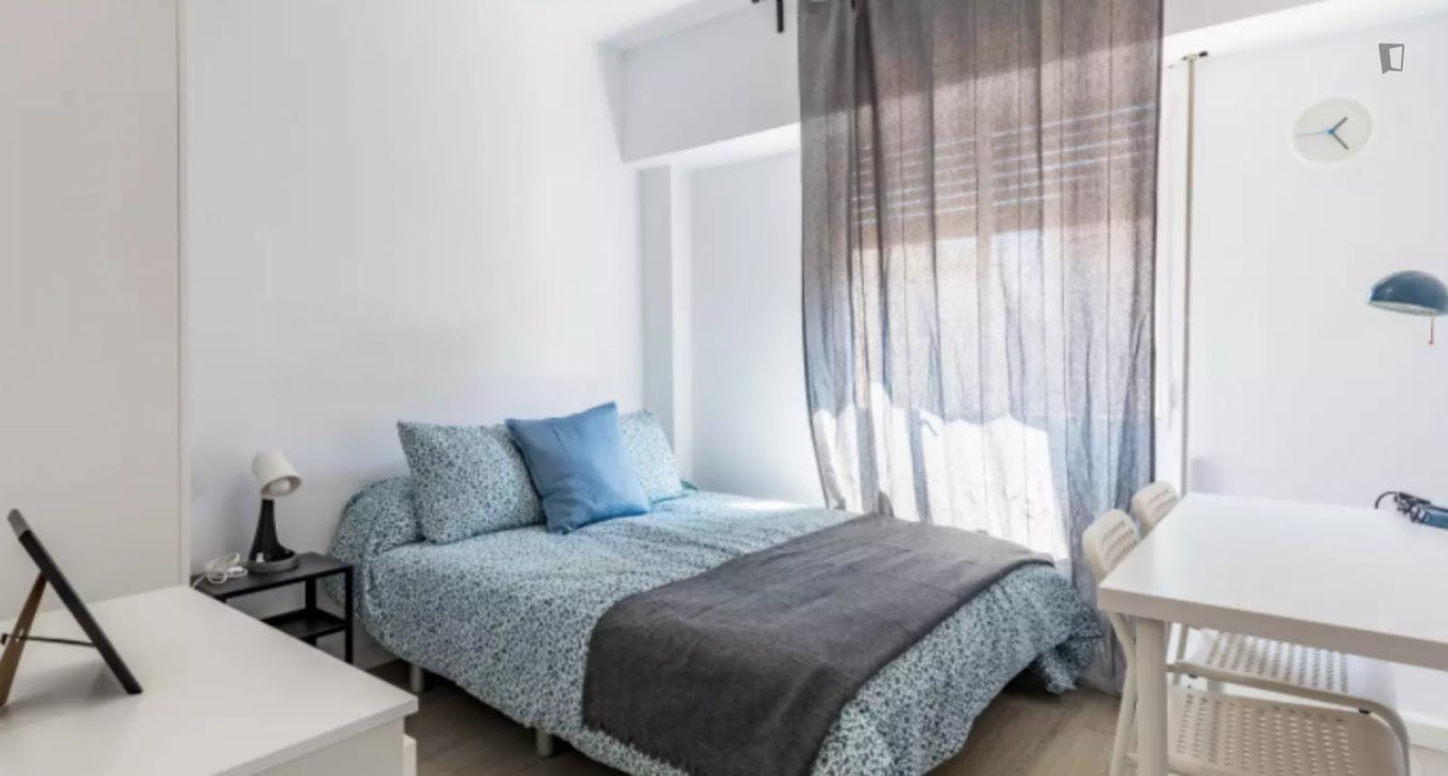 Neat double bedroom in Jaume Roig