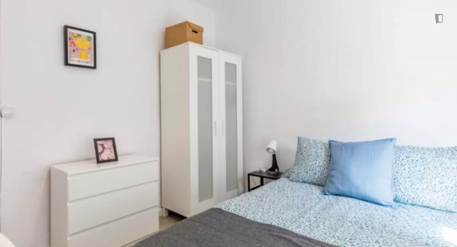 Neat double bedroom in Jaume Roig