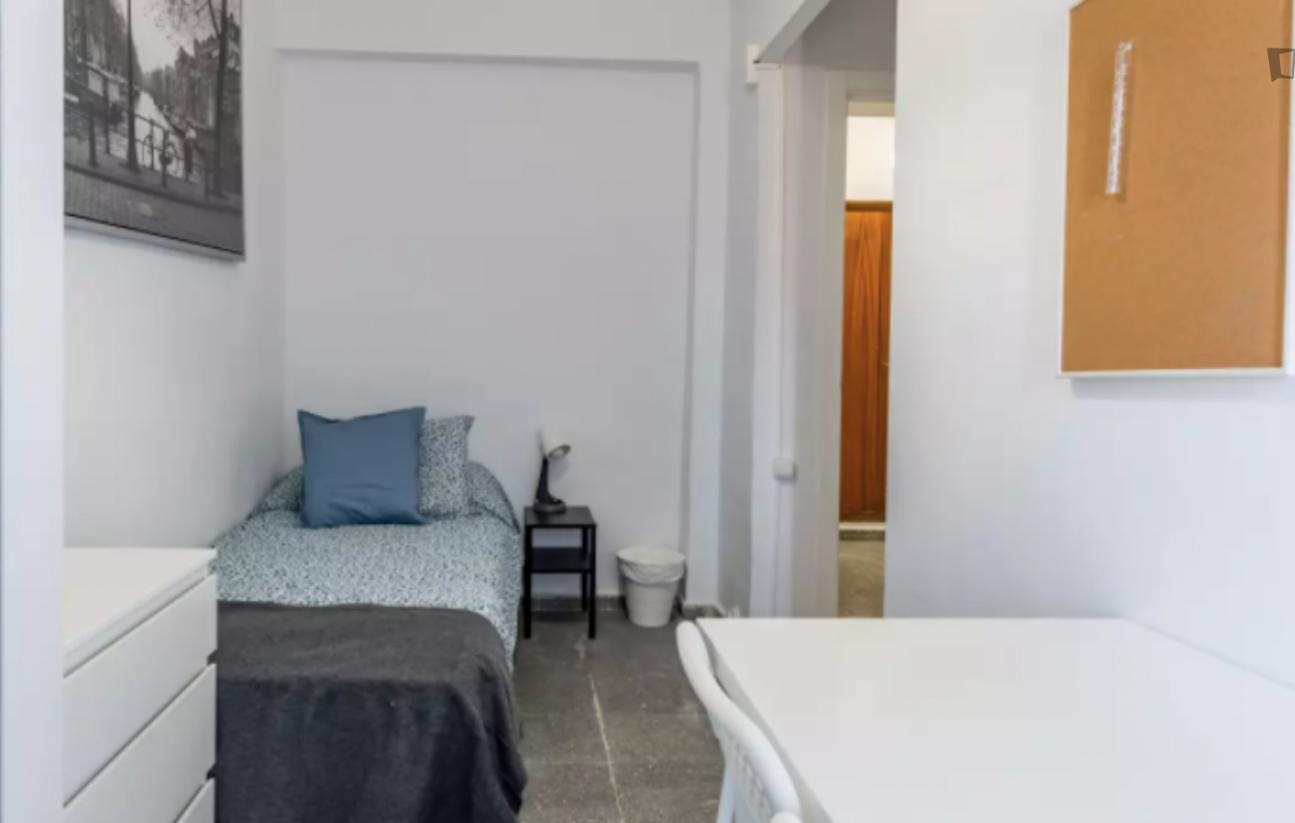 Brilliant single bedroom in Jaume Roig