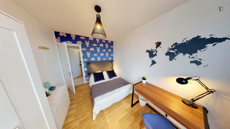 Cute double bedroom in Esquermes