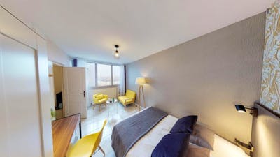 Comfortable double bedroom in Esquermes