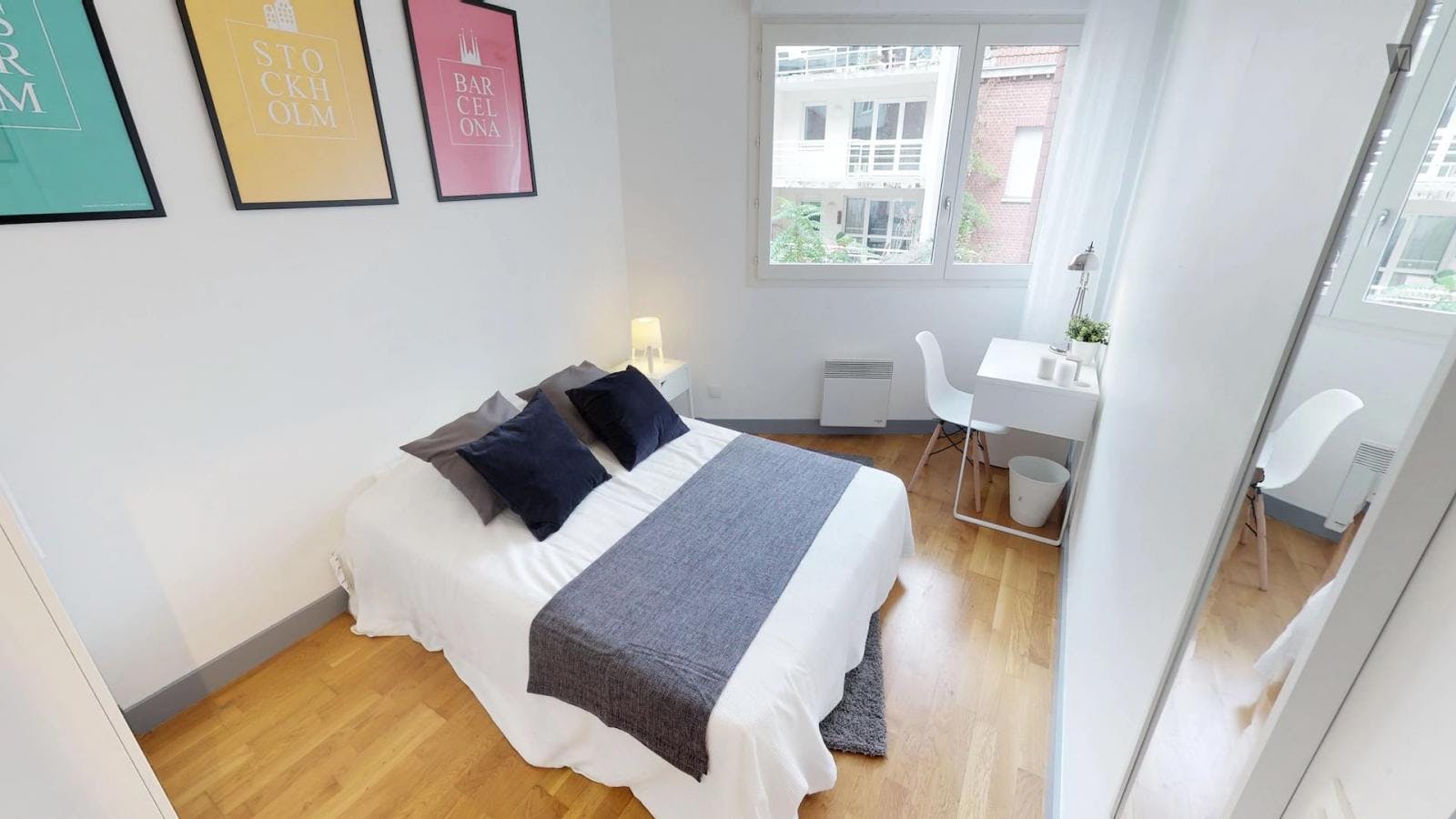 Nice double bedroom in Vieux-Lille