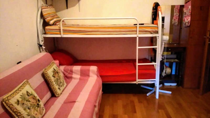 Nice bed in a twin bedroom in Crescenzago Neighborhood