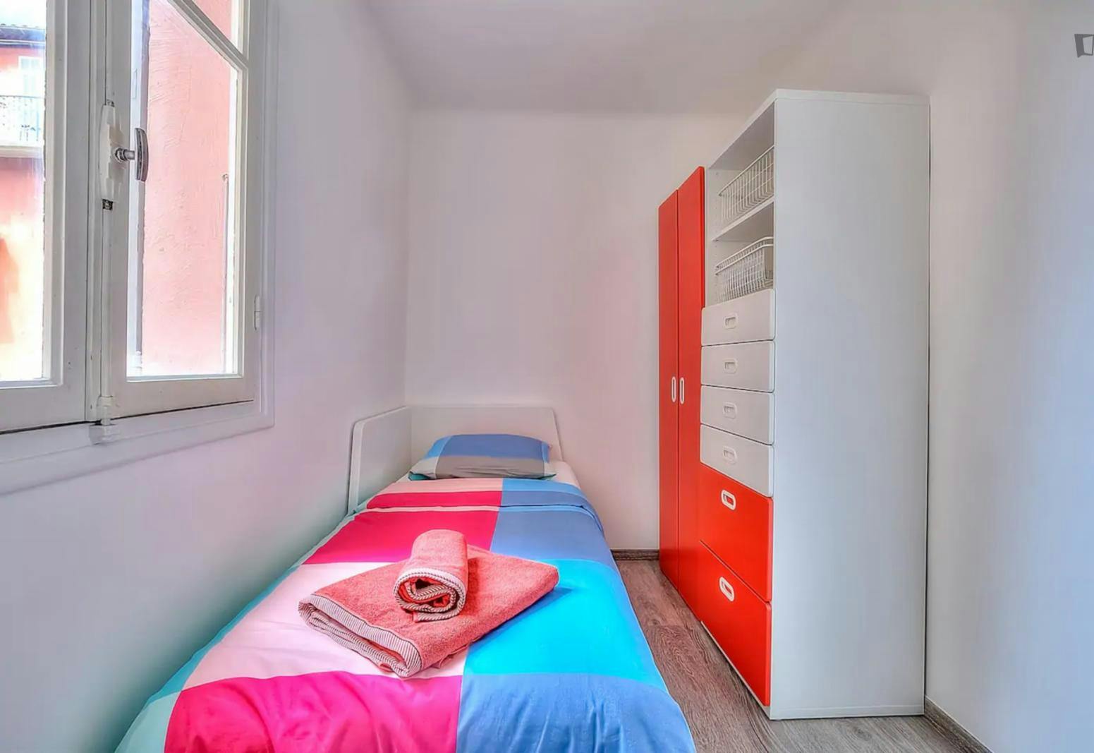 Welcoming single bedroom in Vieille Ville