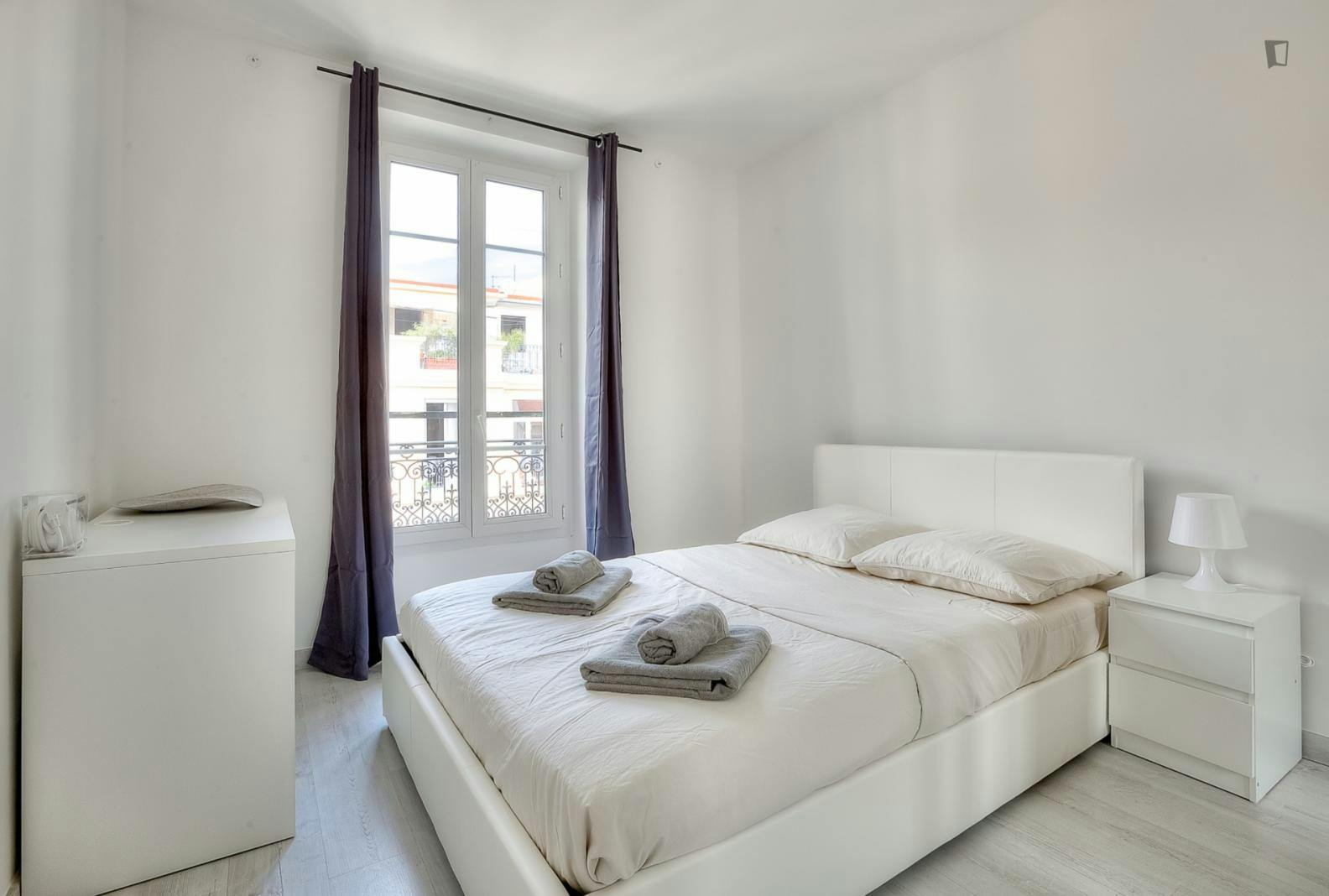 Welcoming double bedroom in Vernier