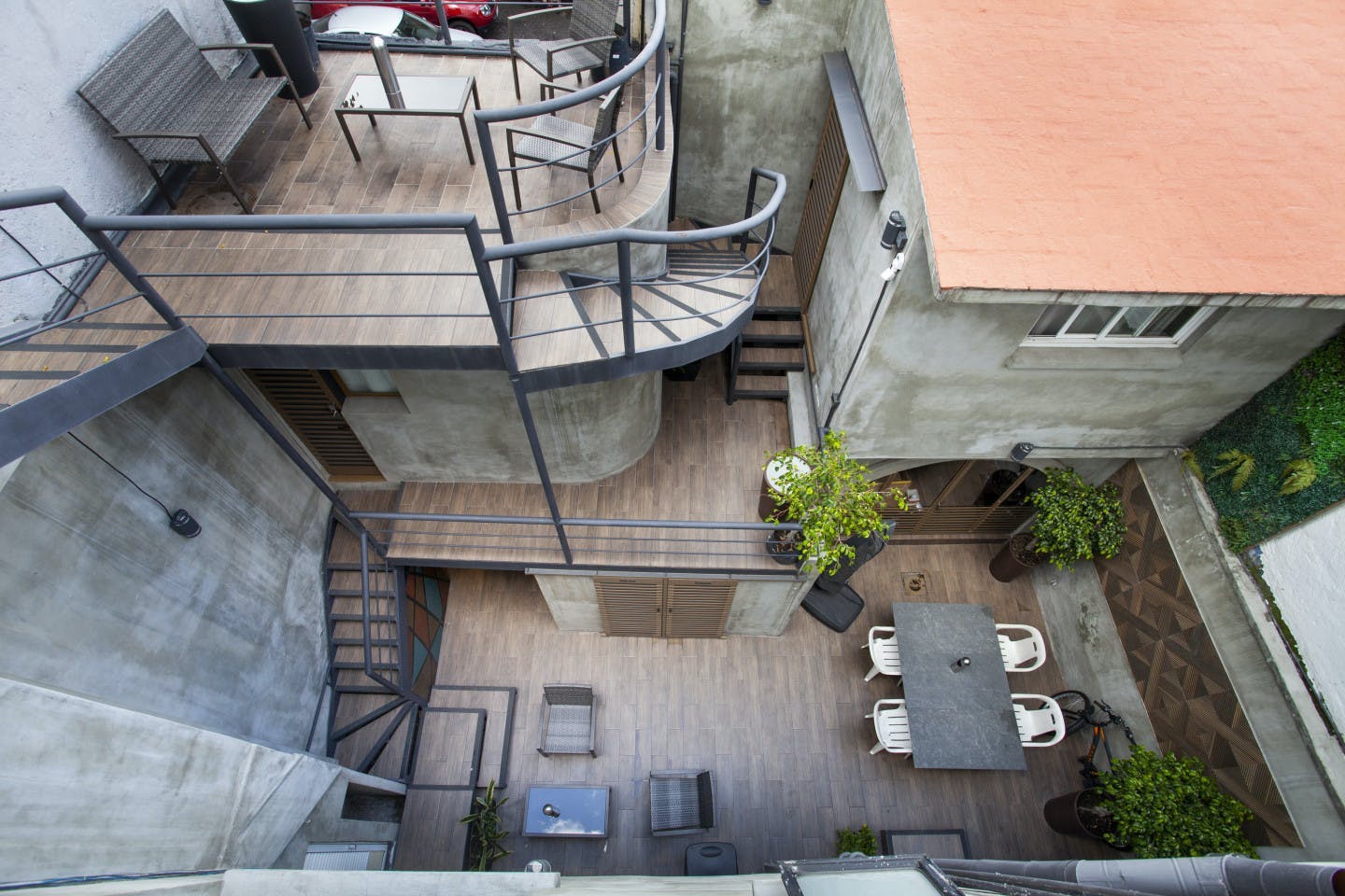 Luxury Vibrant Complex w/ Terrace