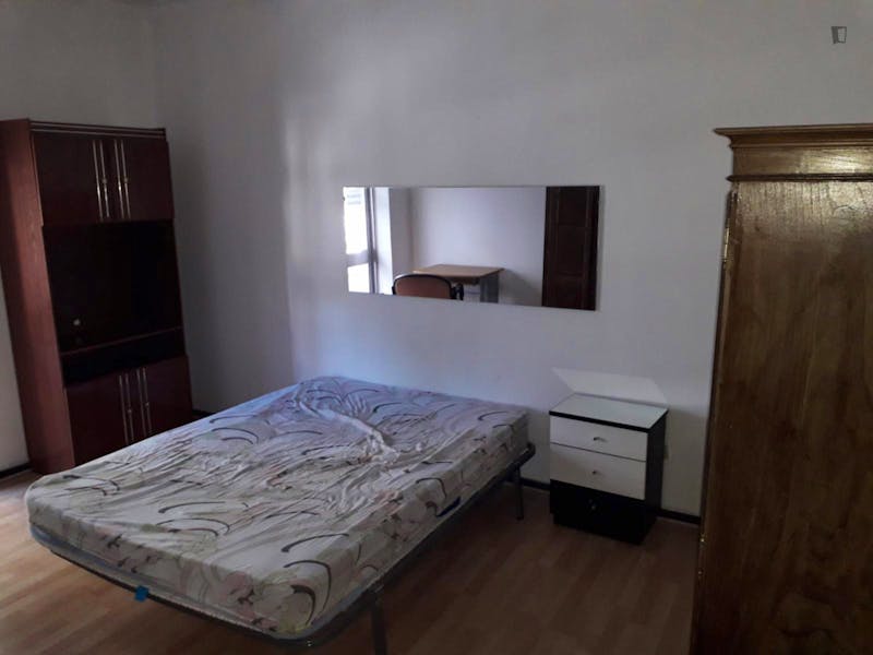 Nice double bedroom with balcony in Covilhã