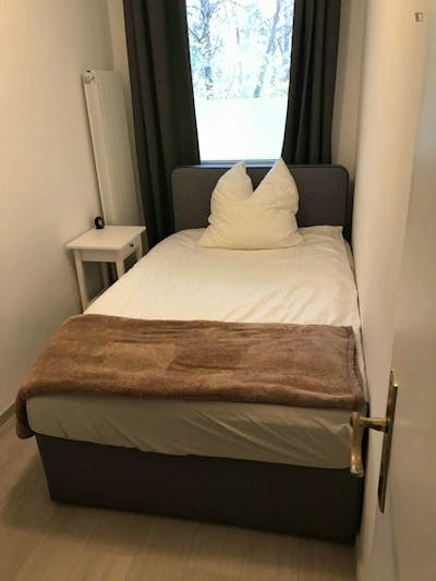 Cozy double bedroom in Sendling