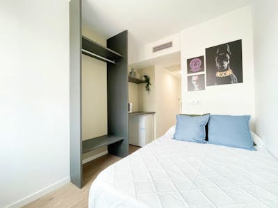COMFORT room with private bathroom in student residence in SALAMANCA city near the university